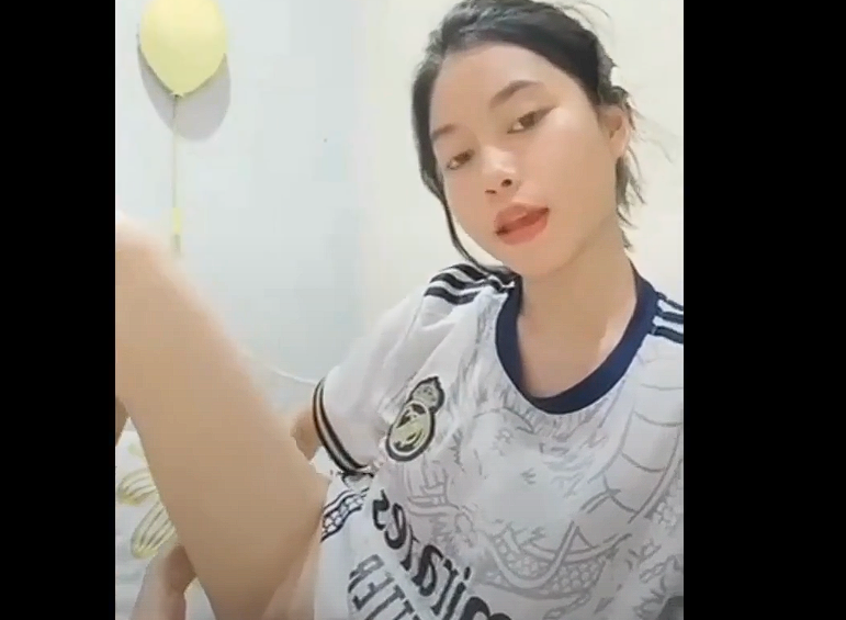 Abg Viral Remaja Masih SMA Tampil Kece Menggunakan Jersey Bola