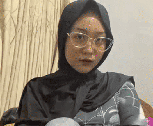 Ukhti Seorang Mahasiswi Kacamata Cosplay Jadi Black Spiderman