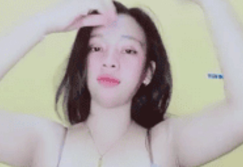 Babyca Gadis Cantik Jakarta Kebelet Pipis Saat Kerja Jadi Host