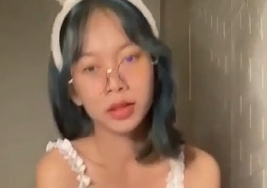 Yandex Viral Selebgram Cantik Pamer Bando Telinga Kelinci